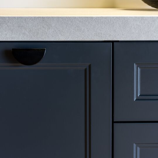 zwarte handgrepen badkamer accessoires