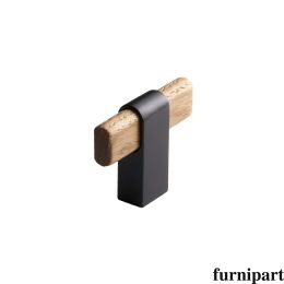 Zwarte keuken met hout stoere landelijke keuken houten deurknop