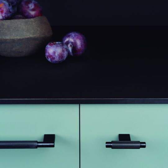 landelijke keuken zwarte handgrepen