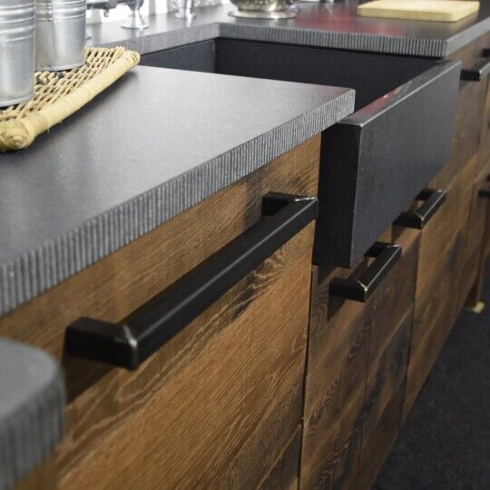 Gelaste greep 20x160x180mm zwart staal